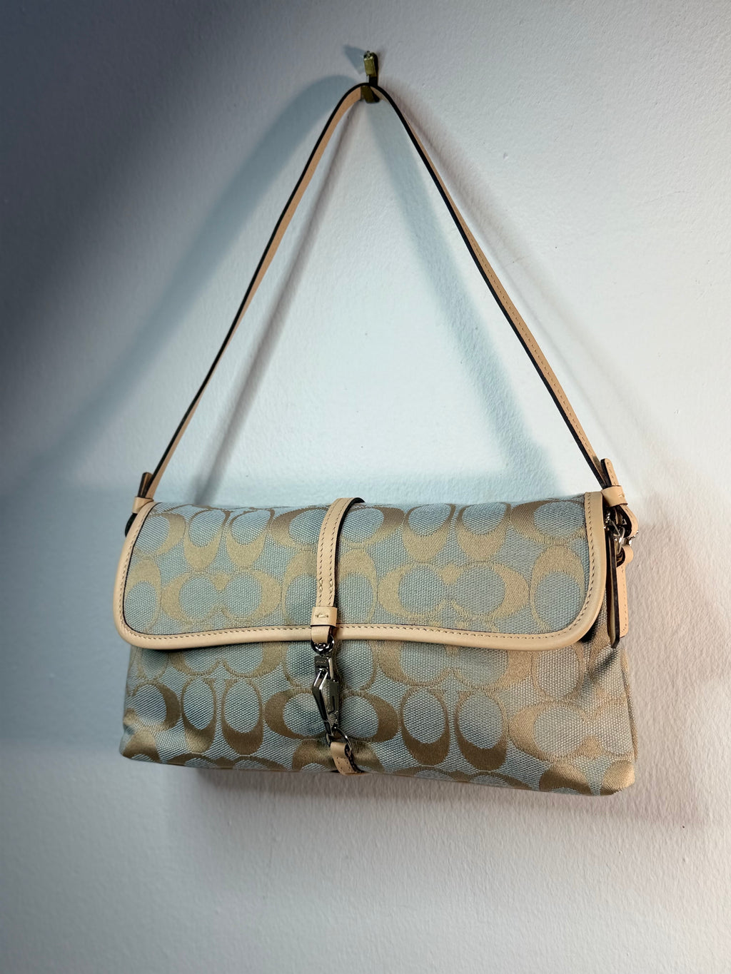Coach 6348 Signature Hampton Baguette Shoulder Bag Vachetta leather