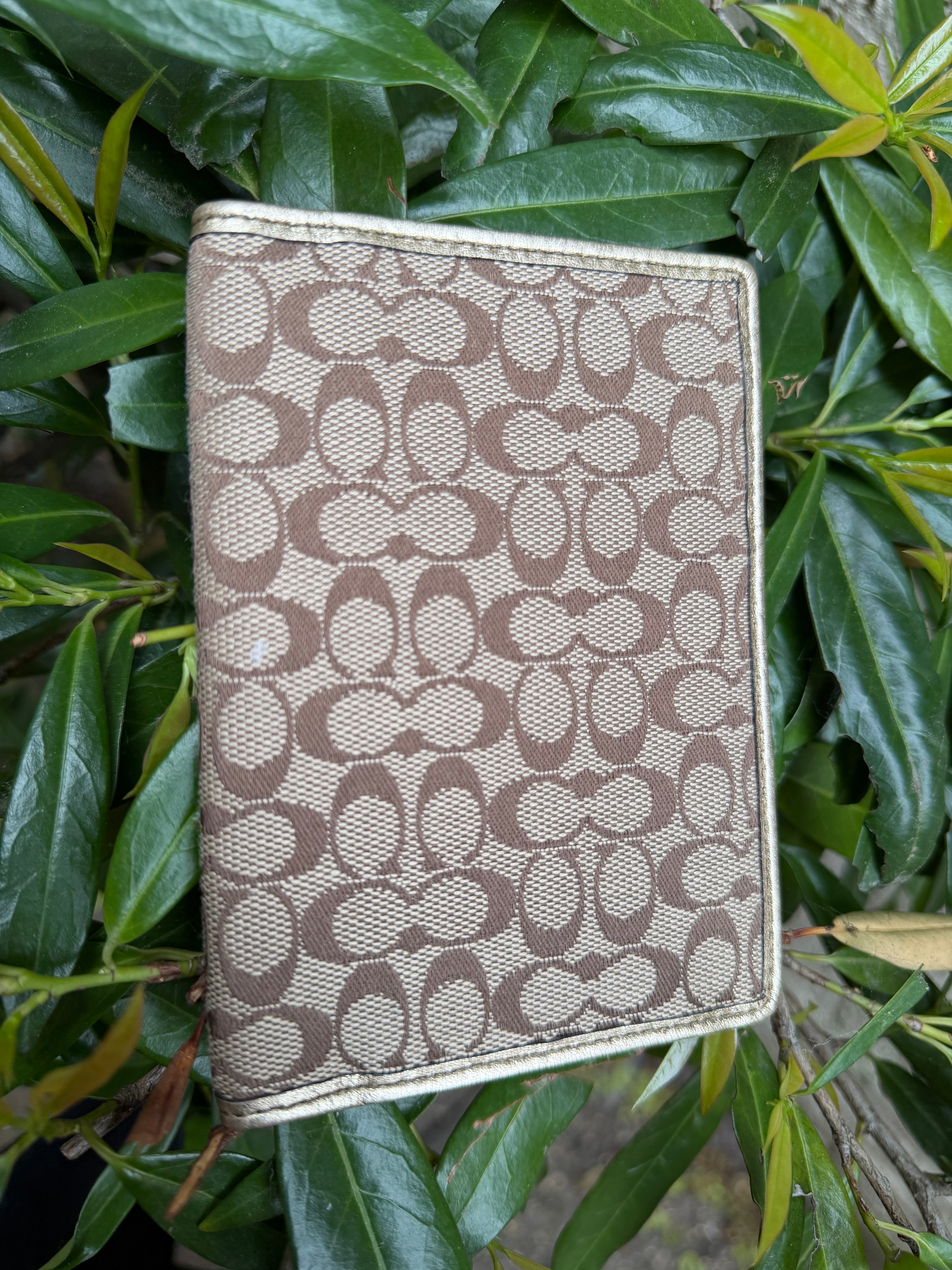 Coach Passport Holder Jacquard signature Gold Trim